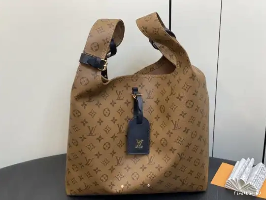 First bag ru Atlantis LOUIS VUITTON GM 0530